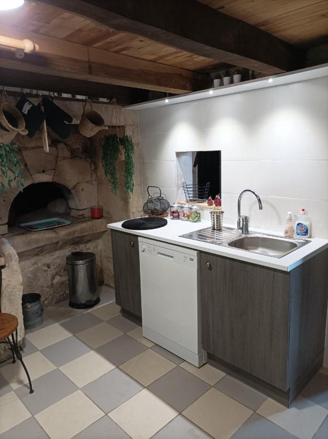 Gite Des Perreyeurs - Maison Troglodyte Avec Vue Sur Loire Montsoreau Exterior foto