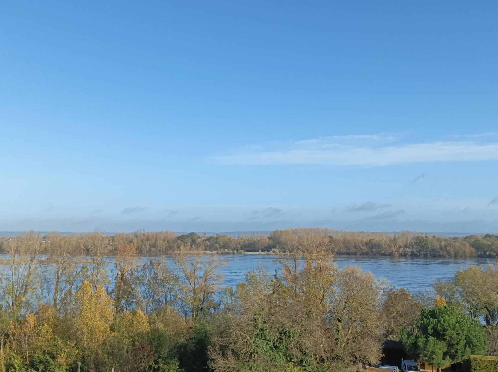 Gite Des Perreyeurs - Maison Troglodyte Avec Vue Sur Loire Montsoreau Exterior foto